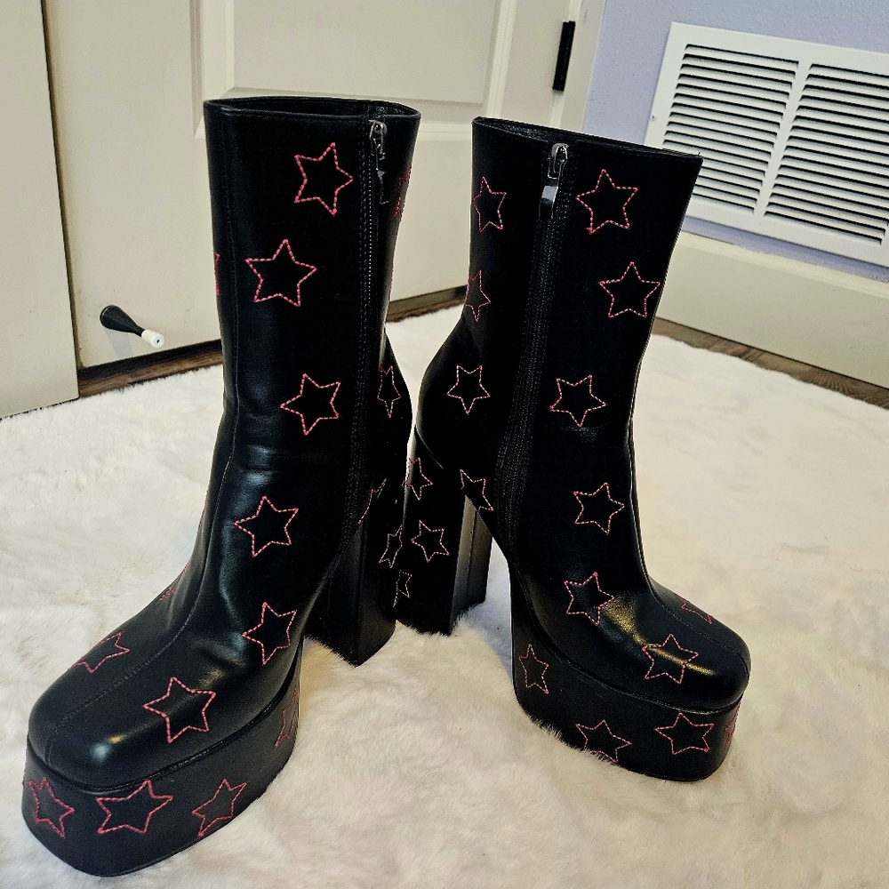 Dolls Kill - Pink ☆ and Black Platform Boots